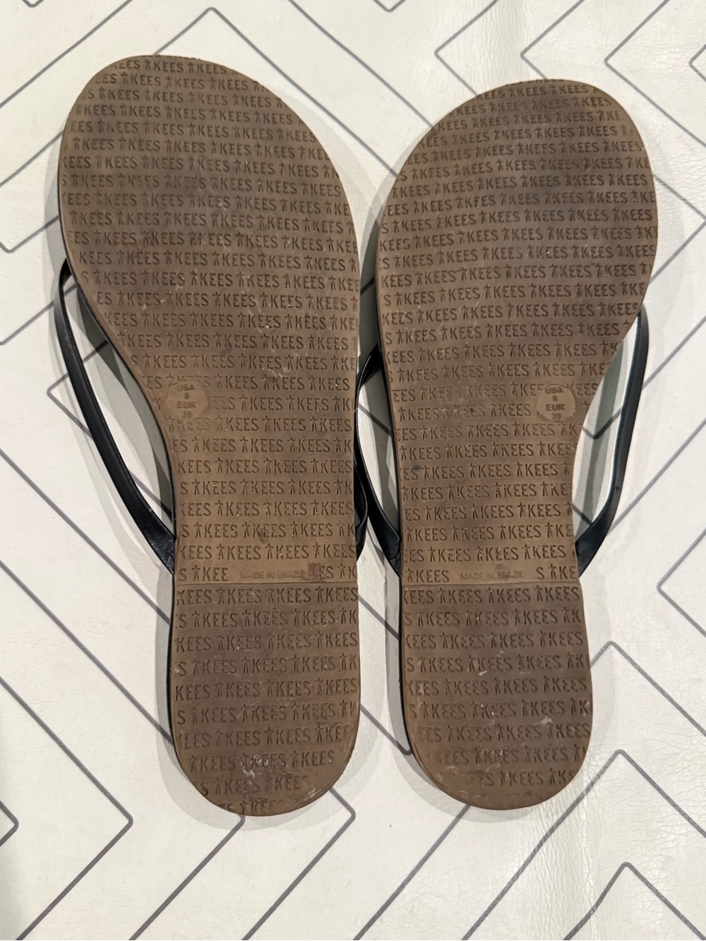 TKEES Liners Black Sandals - Picture 10 of 12